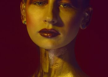 The Golden Seam: A Photographer’s Journey from Flawless Fakes to Authentic Portraits